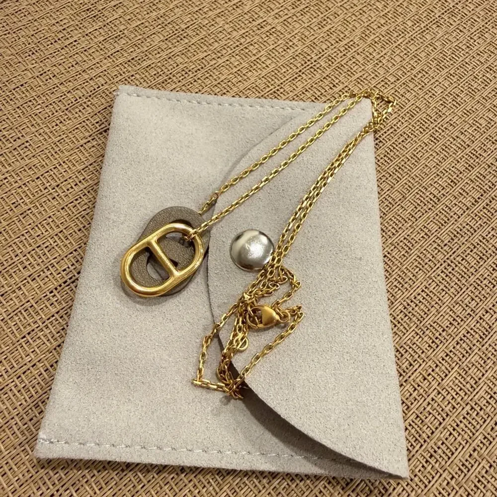 Hermes Elegant Gold and Silver Pendant Necklace - Picture 2 of 4